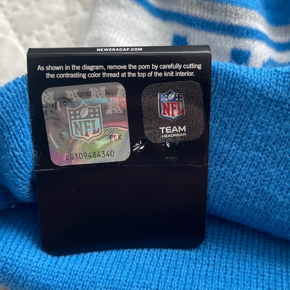 New Era NFL Detroit Lions Blue and Gray Beanie w/ removable Pom. - Picture 4 of 4